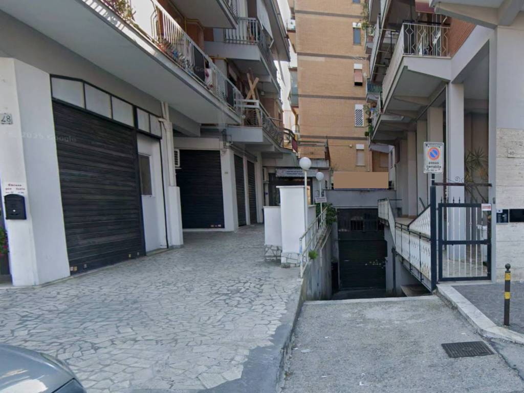 locale commerciale in affitto a Pomezia
