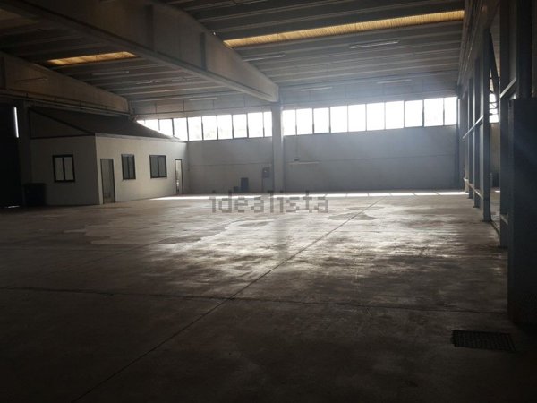 capannone in affitto a Pomezia