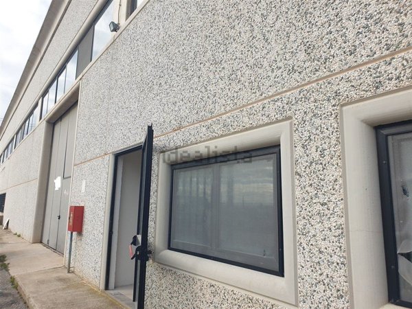 capannone in affitto a Pomezia