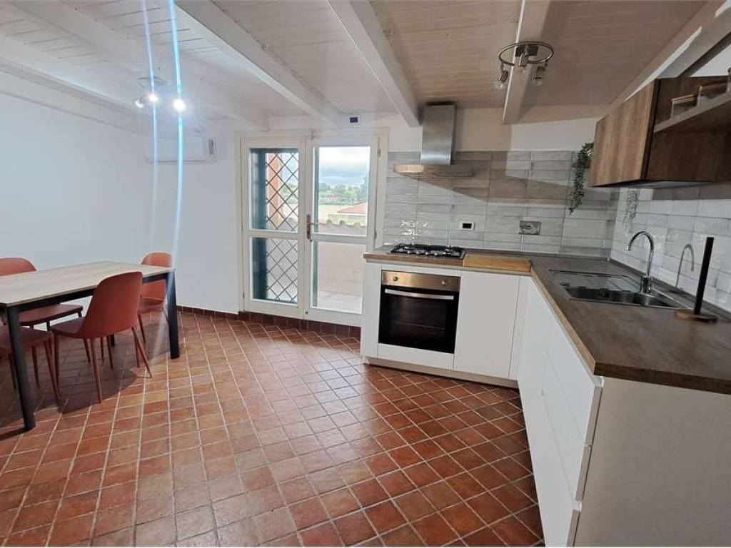 appartamento in affitto a Pomezia in zona Colli di Enea