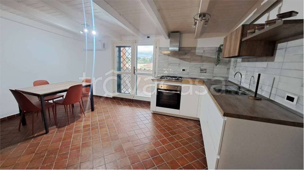 appartamento in affitto a Pomezia