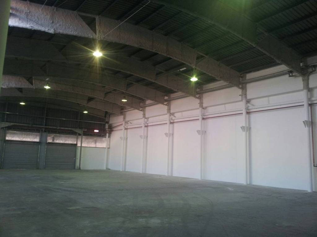 locale commerciale in affitto a Pomezia