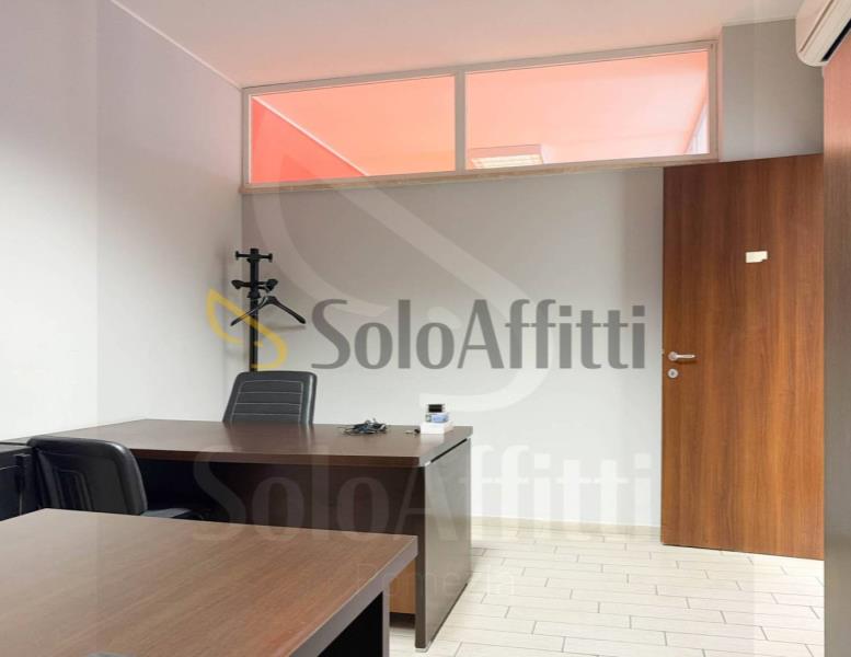 locale commerciale in affitto a Pomezia