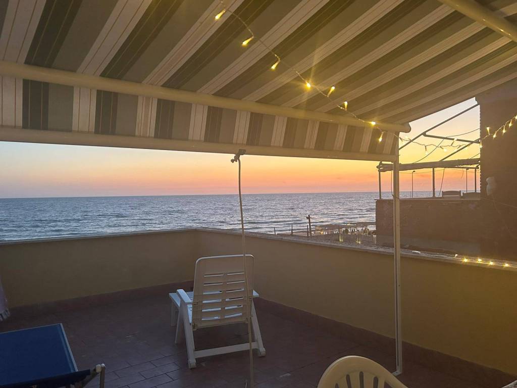 appartamento in affitto a Pomezia in zona Torvaianica