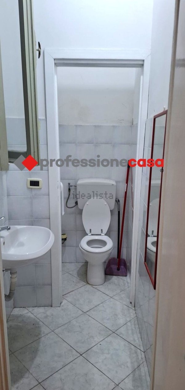 locale commerciale in affitto a Pomezia