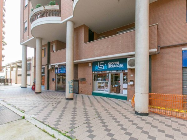 negozio in affitto a Pomezia