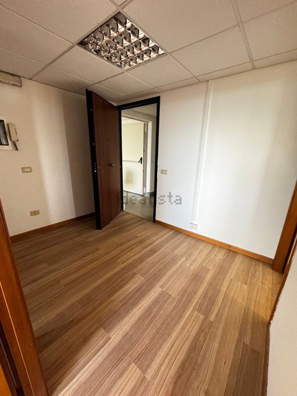 ufficio in affitto a Pomezia