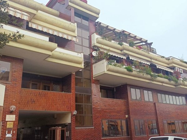 ufficio in affitto a Pomezia