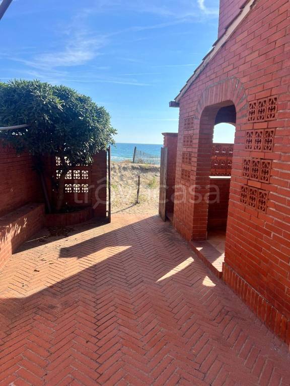 casa indipendente in affitto a Pomezia in zona Torvaianica