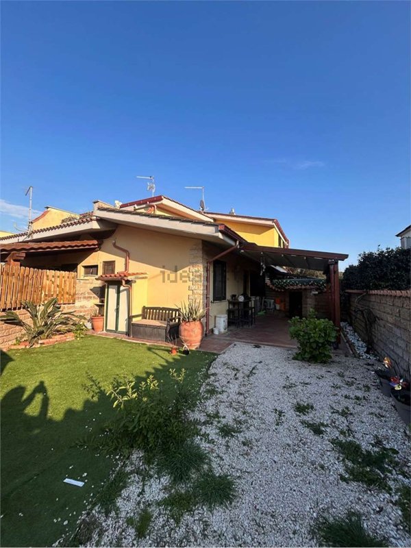 casa indipendente in affitto a Pomezia in zona Torvaianica