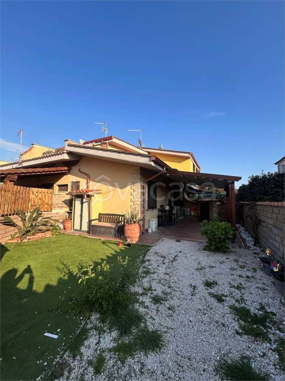 casa indipendente in affitto a Pomezia in zona Torvaianica