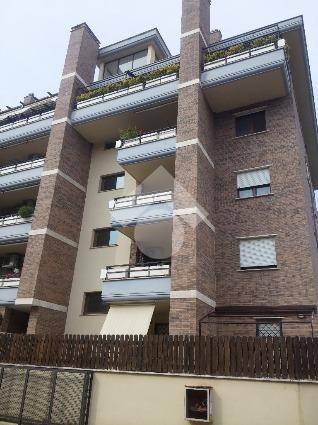 appartamento in affitto a Pomezia in zona Colli di Enea