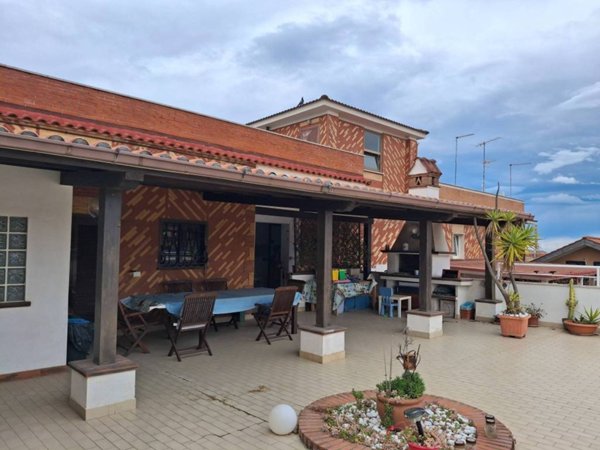 appartamento in affitto a Pomezia in zona Torvaianica