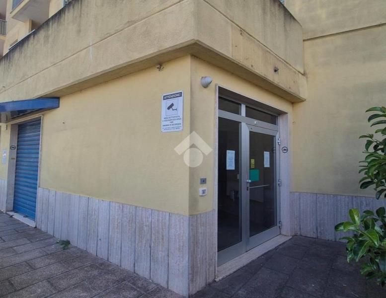 locale commerciale in affitto a Pomezia