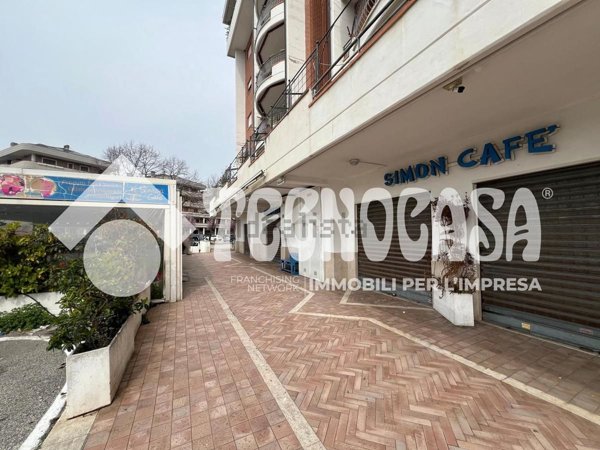 negozio in affitto a Pomezia