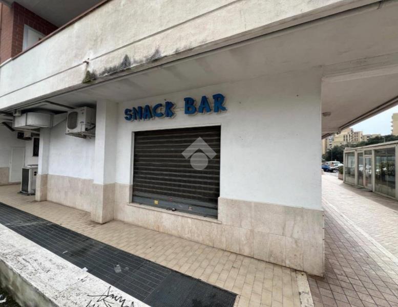 locale commerciale in affitto a Pomezia