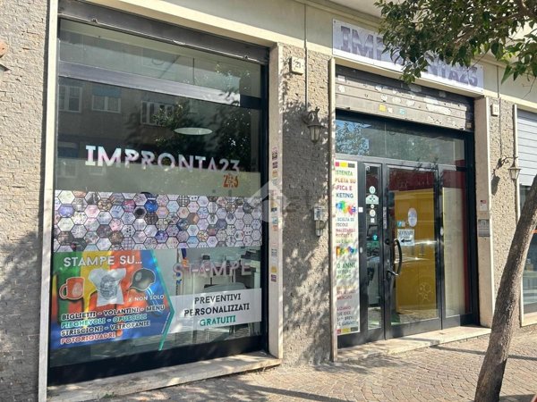 locale commerciale in affitto a Pomezia