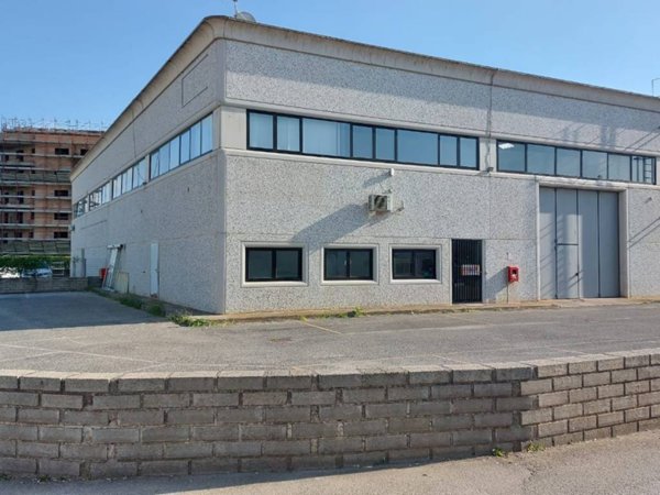 locale commerciale in affitto a Pomezia in zona Santa Palomba