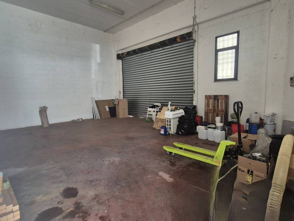 locale commerciale in affitto a Pomezia in zona Colli di Enea