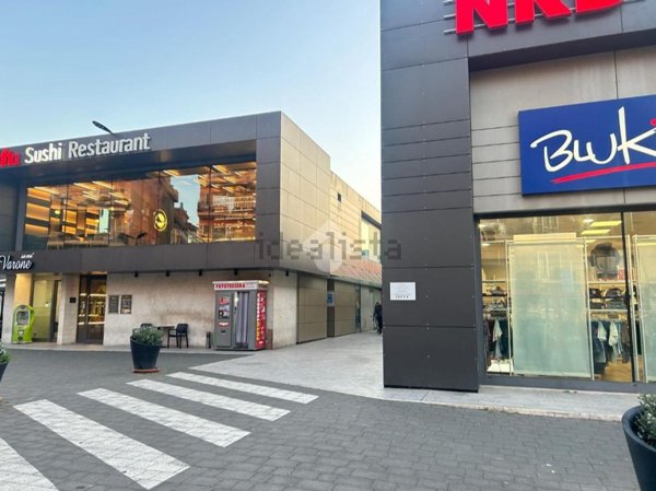 locale commerciale in affitto a Pomezia