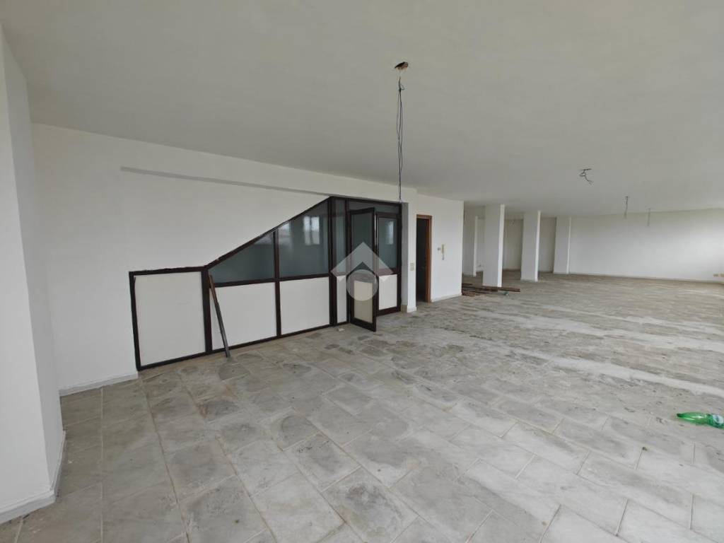 ufficio in affitto a Pomezia