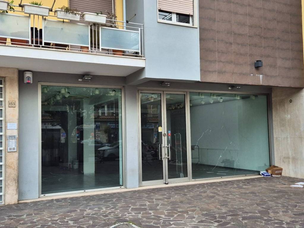negozio in affitto a Pomezia