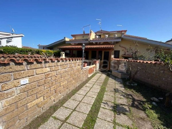 appartamento in affitto a Pomezia in zona Torvaianica