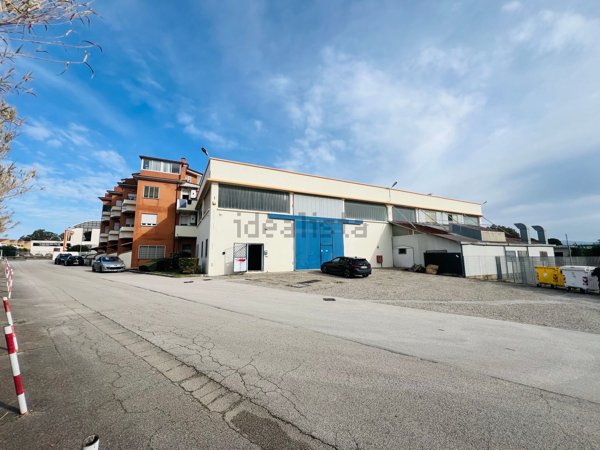 locale di sgombero in affitto a Pomezia