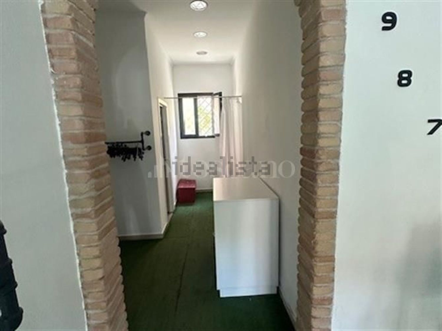 locale commerciale in affitto a Pomezia