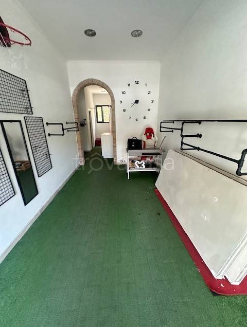 negozio in affitto a Pomezia