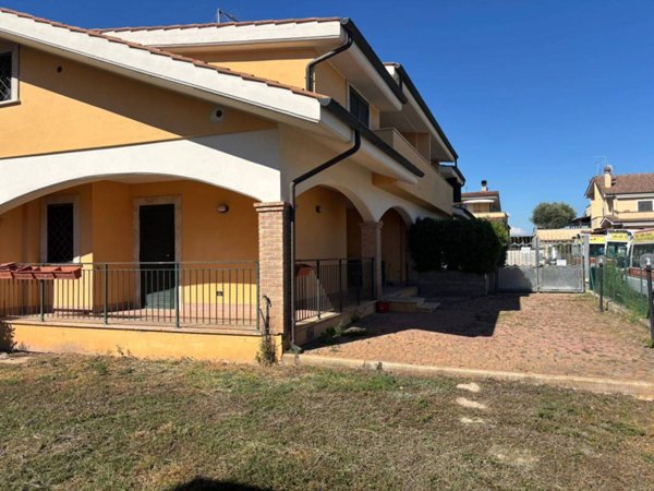 casa indipendente in affitto a Pomezia