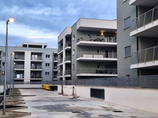 appartamento in affitto a Pomezia in zona Pratica di Mare