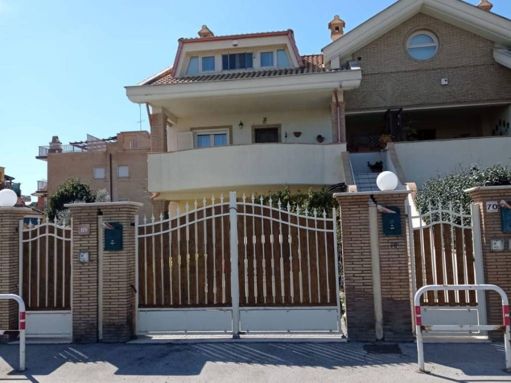 appartamento in affitto a Pomezia in zona Torvaianica