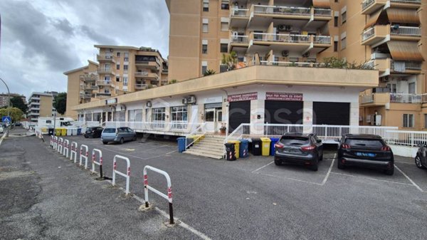 negozio in affitto a Pomezia