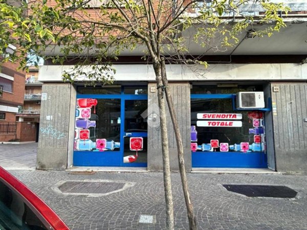 negozio in affitto a Pomezia