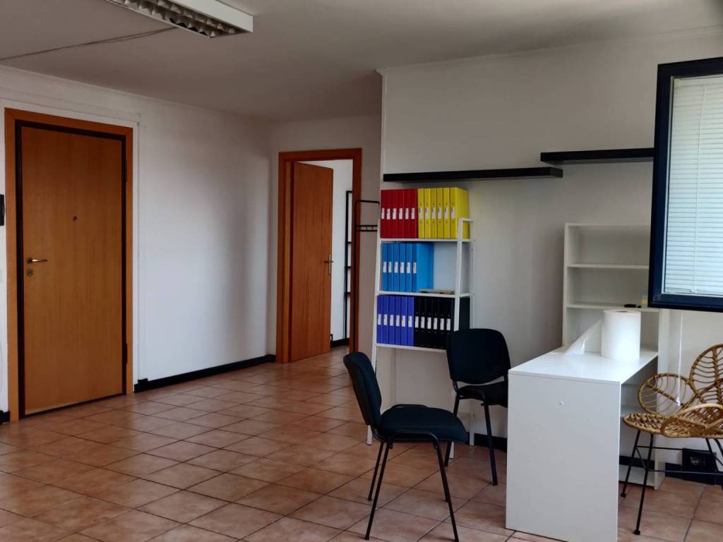 ufficio in affitto a Pomezia