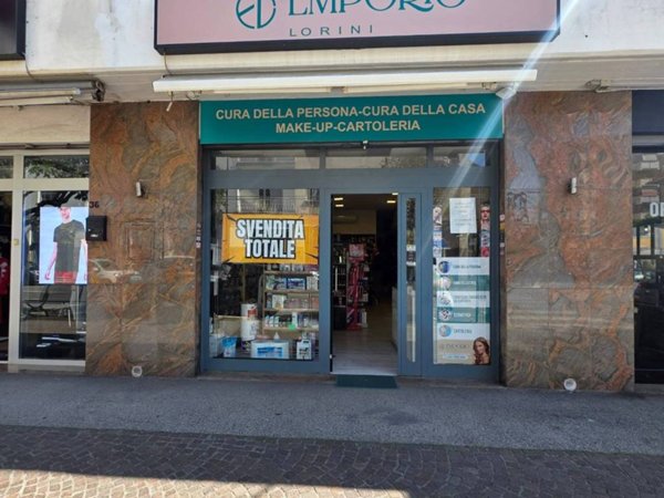 negozio in affitto a Pomezia