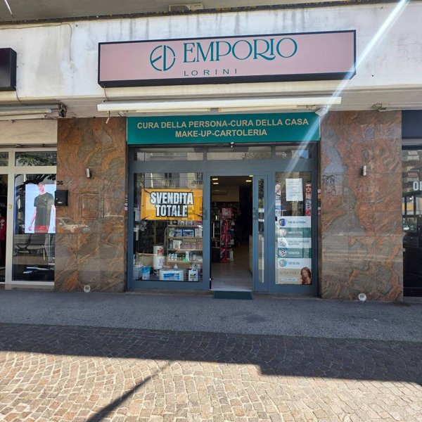 locale commerciale in affitto a Pomezia