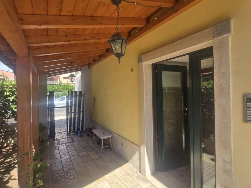 intera palazzina in affitto a Pomezia