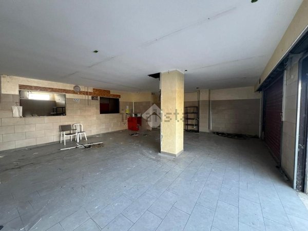 locale commerciale in affitto a Pomezia