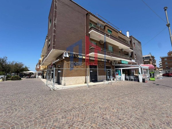 locale commerciale in affitto a Pomezia in zona Torvaianica