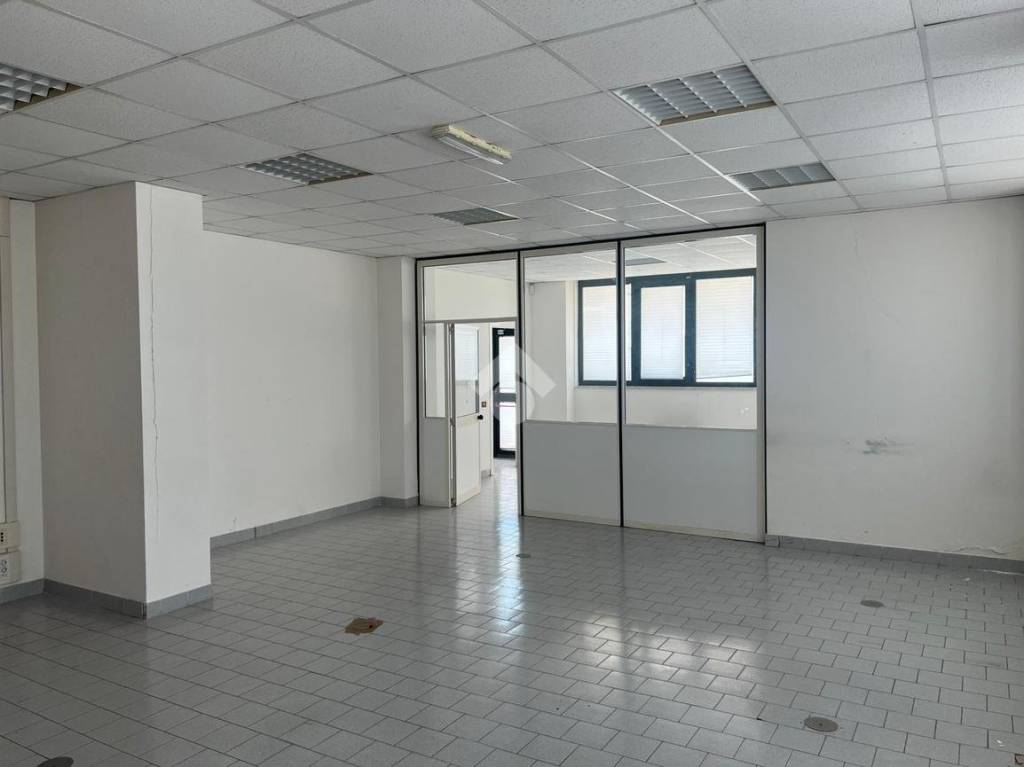 ufficio in affitto a Pomezia