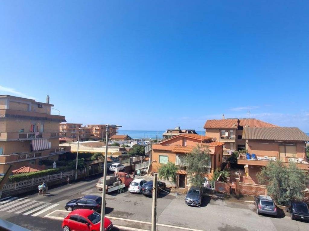 appartamento in affitto a Pomezia in zona Torvaianica