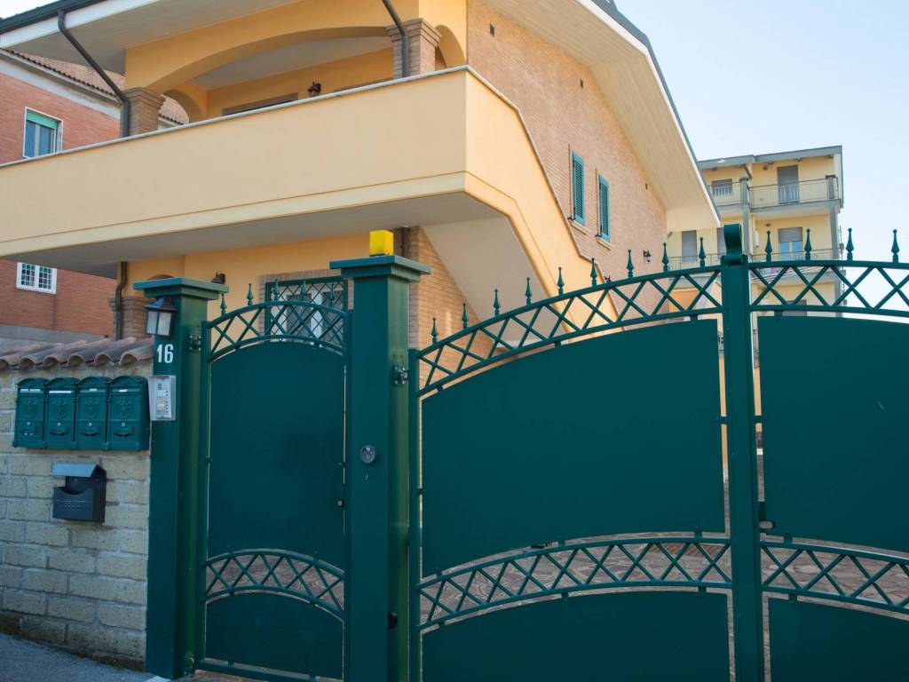 appartamento in affitto a Pomezia
