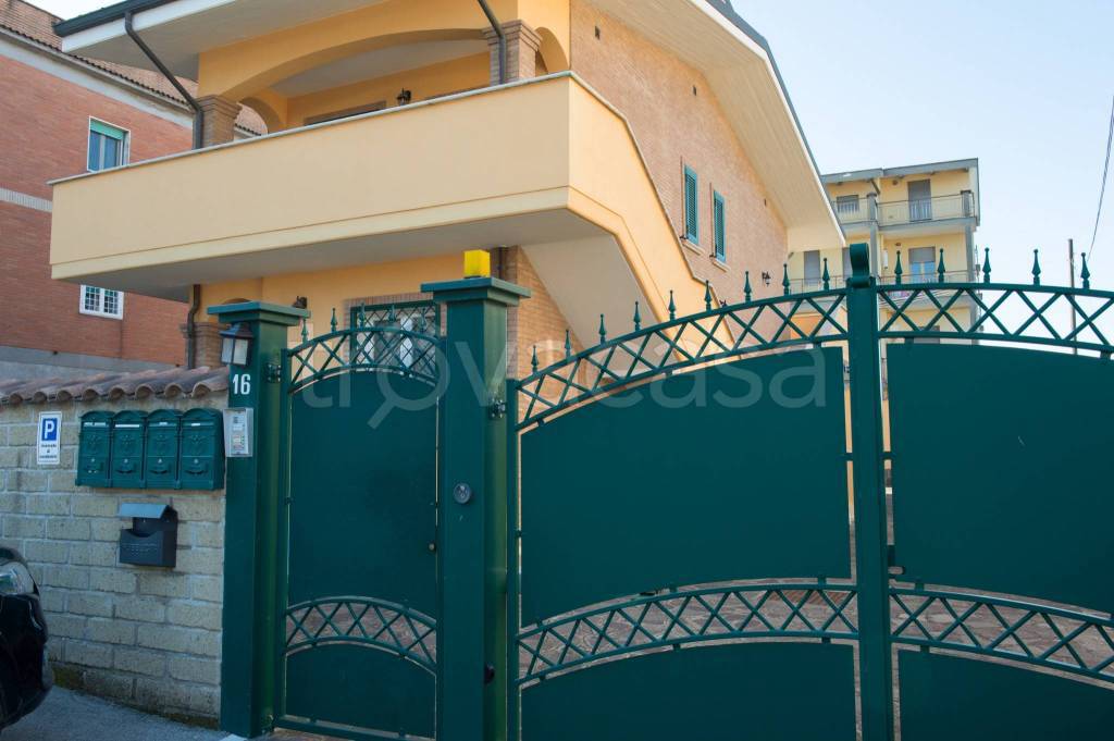 appartamento in affitto a Pomezia