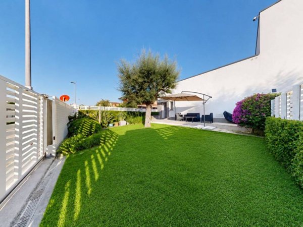 casa indipendente in affitto a Pomezia