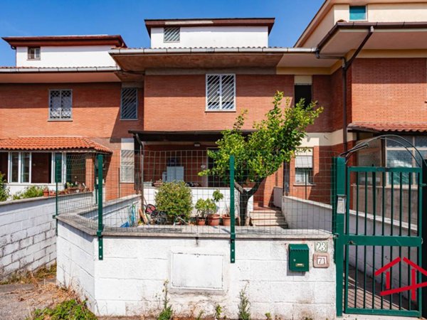 casa indipendente in affitto a Pomezia