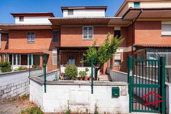 casa indipendente in affitto a Pomezia