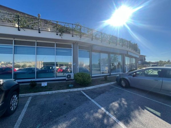 negozio in affitto a Pomezia