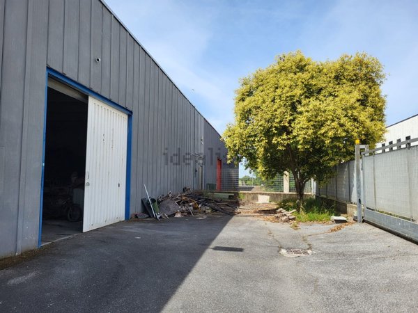 capannone in affitto a Pomezia